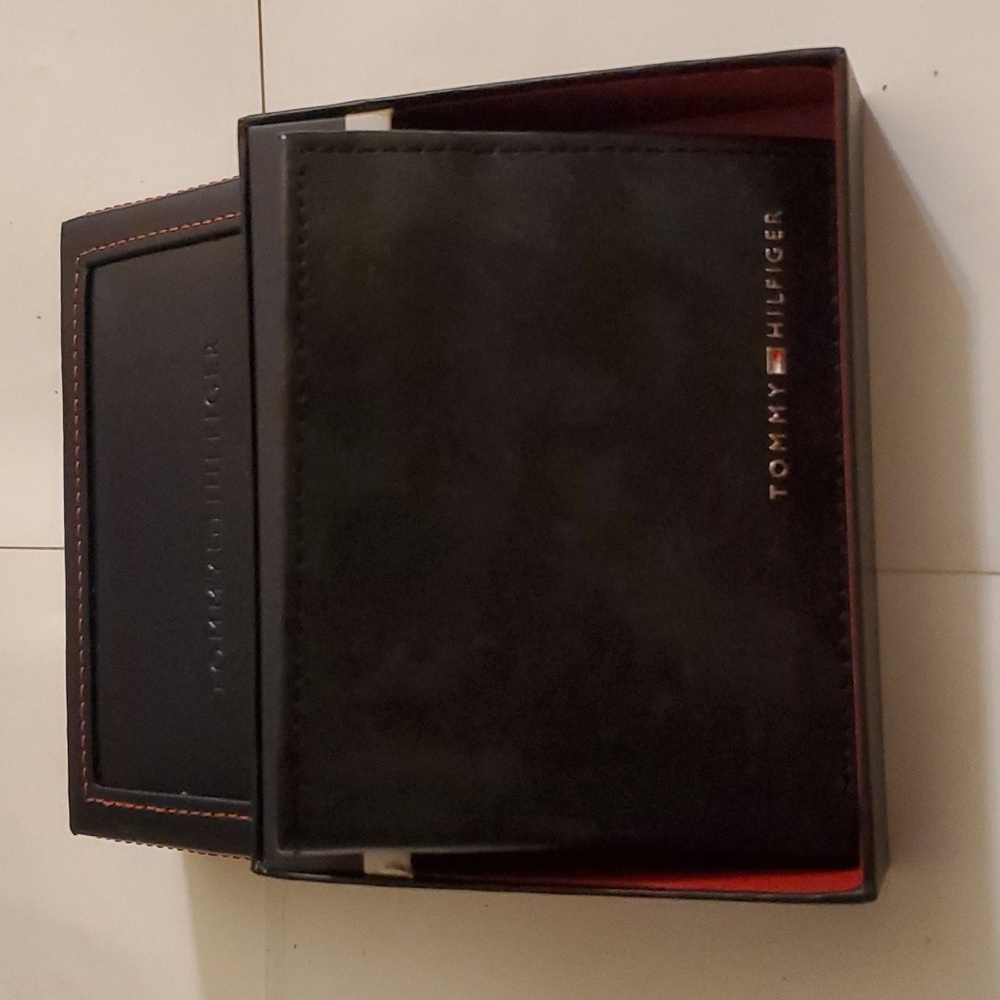 New mens black Tommy Hilfiger genuine leather wallet